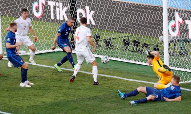 نادي ليفربول ضد آرسنالمواجهة كلاسيكية في الدوري الإنجليزي الممتاز